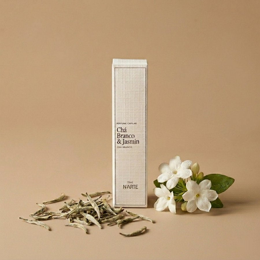 Caixa do perfume Frescor do Chá Branco com flores brancas e ervas